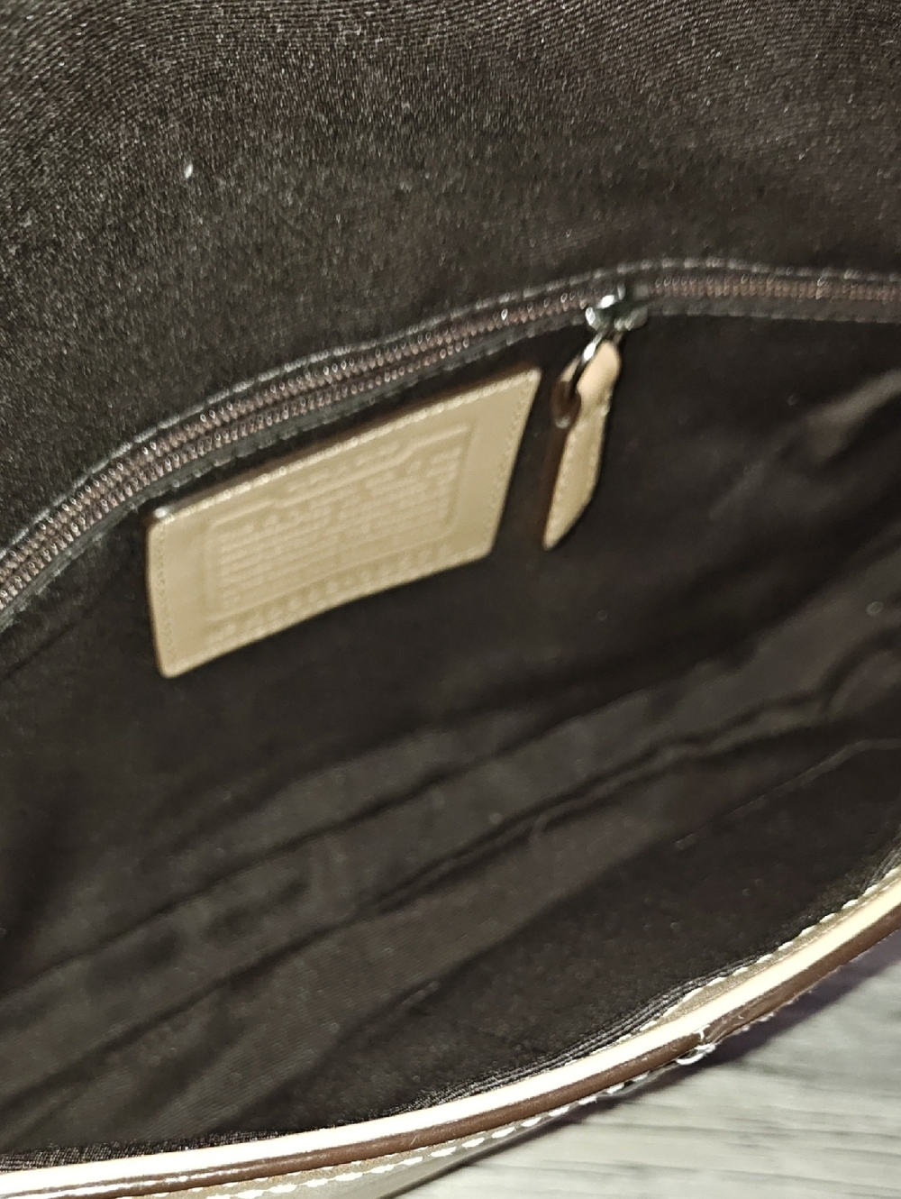 Vintage Coach Leather Shoulder Bag - Picture 9 of 9